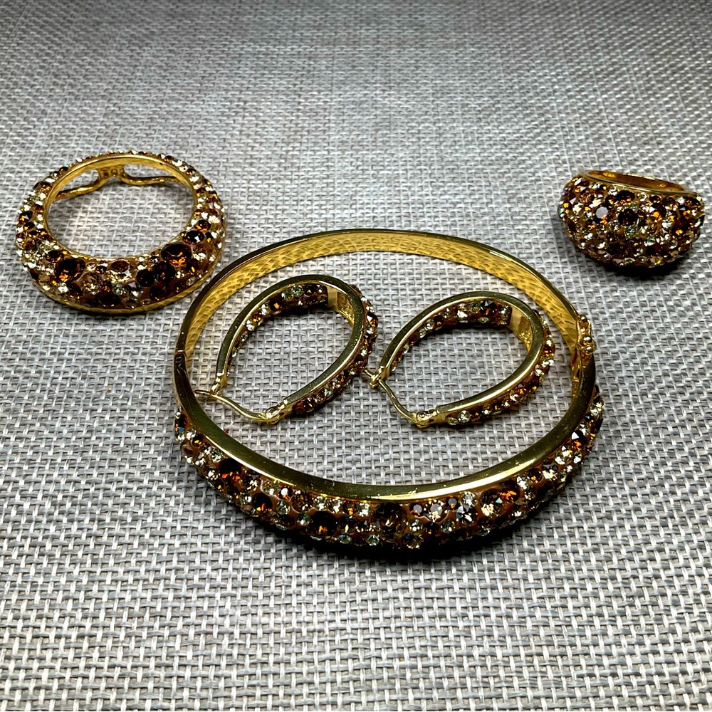 Bracelet, earrings, pendant and ring set